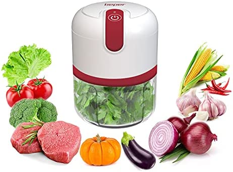 BEPER P102ROB050 Hachoir Rechargeable USB, Mini Robot de Cuisine, Capacité 250 ml, Puissance 3,7 V, 3 Lames en Acier Inoxydable, Batterie Rechargeable, Rouge/Blanc Fiche Technique et Prix au Maroc