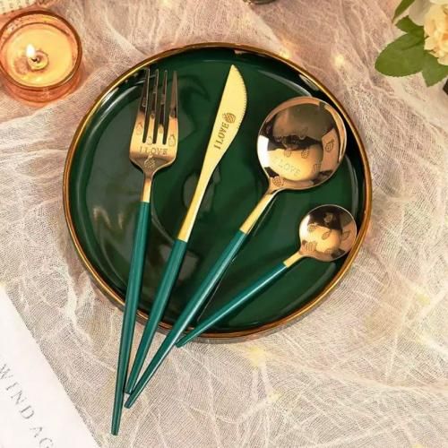 Set de couverts ménagère 4 pièces pour en acier inoxydable-Doré
 Fiche Technique et Prix au Maroc