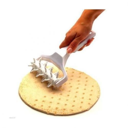 Rouleau Pique Pâte Pizza Pique Vite Plastique Gâteaux
 Fiche Technique et Prix au Maroc