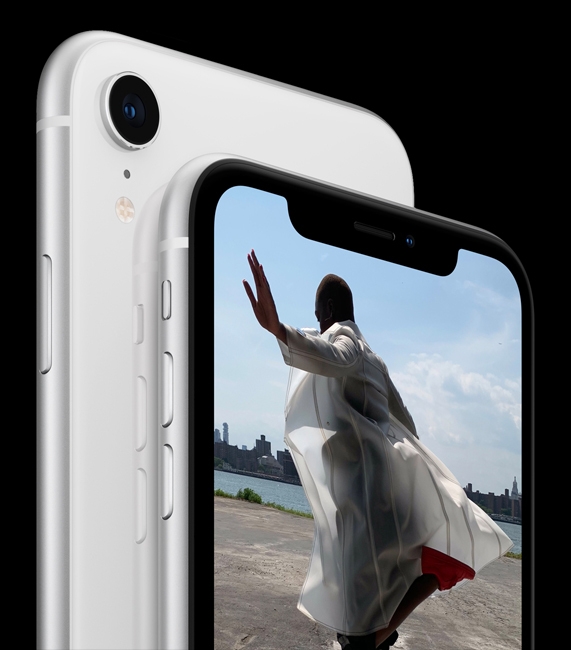 L’iPhone XR est doté d’un appareil photo 12 Mpx avec un objectif grand angle ouvrant à f/1,8.