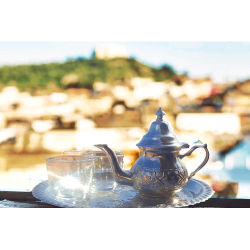 Ensemble de thé marocain complet, théière avec plateau traditionnel  et 2 verres de thé
 Fiche Technique et Prix au Maroc