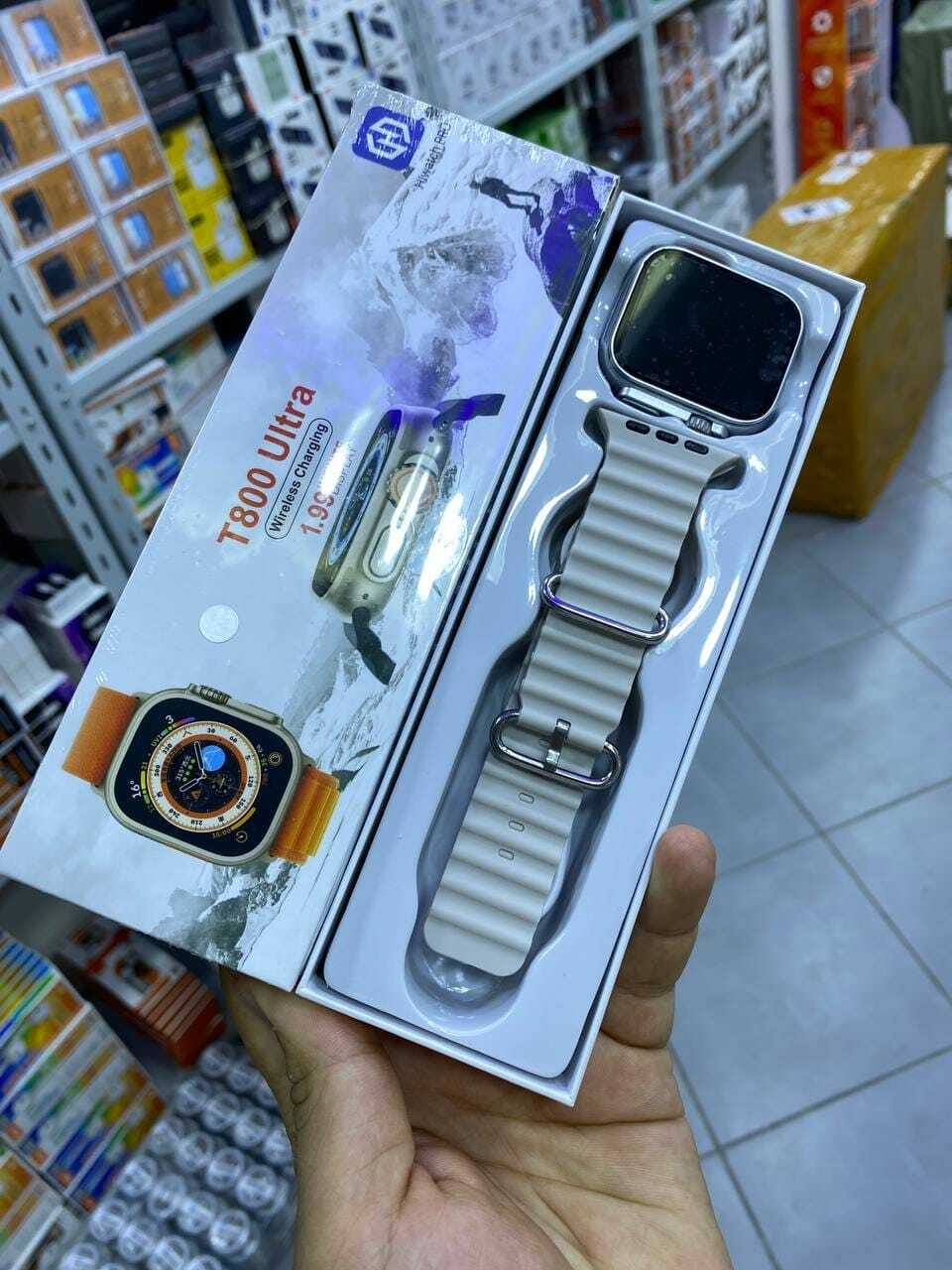 Peut être une image de montre numérique et texte