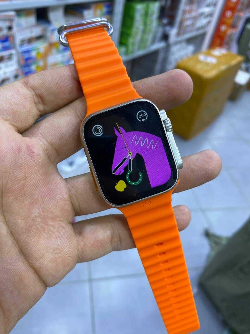 Peut être une image de montre numérique et texte