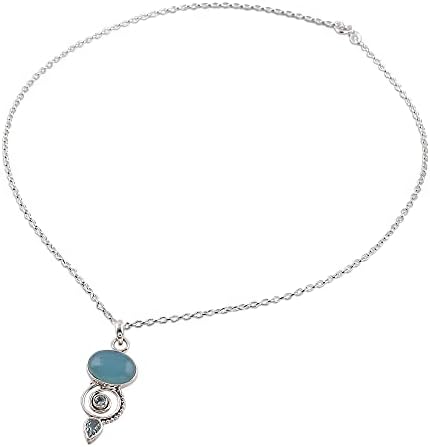 NOVICA Collier avec pendentif en calcédoine et topaze bleue en argent sterling 925 fait à la main en Inde avec pierre de naissance « Voyage sentimental »
Avis,  Fiche Technique et Prix au Maroc