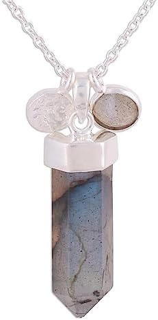 NOVICA Collier pendentif labradorite fait à la main en argent sterling 925 cristal gris Inde « Moonlight Crystal »
Avis,  Fiche Technique et Prix au Maroc