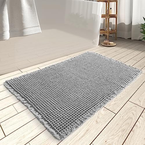 AMOAMI Tapis de bain gaufré amélioré, super absorbant, antidérapant, pour sol de salle de bain, lavable en machine avec pompons, tapis de salle de bain avec envers en caoutchouc, ultra doux, 61 x 91,4 cm, gris
 Fiche Technique et Prix au Maroc